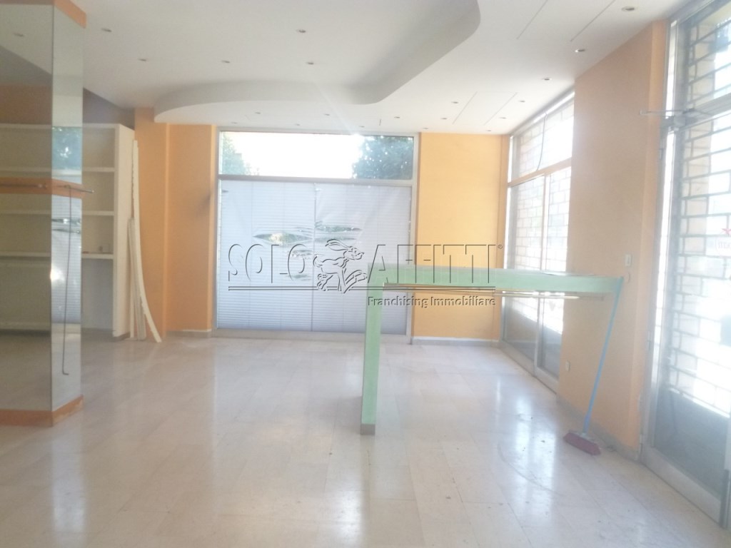 negozio in affitto a Macerata