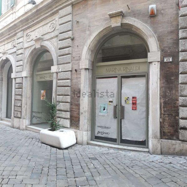 locale commerciale in affitto a Macerata