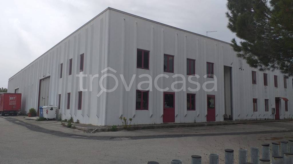 locale commerciale in affitto a Macerata