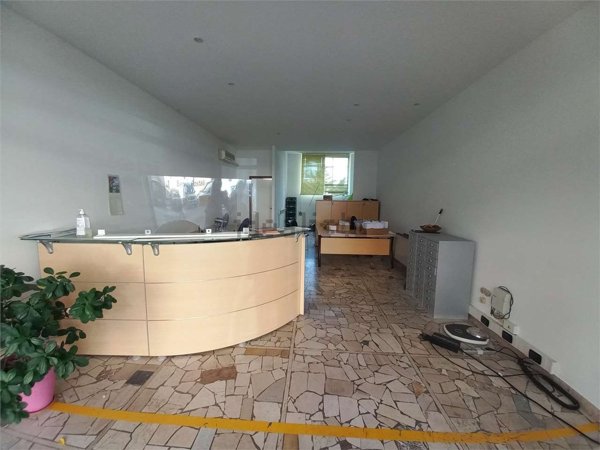 locale commerciale in affitto a Macerata