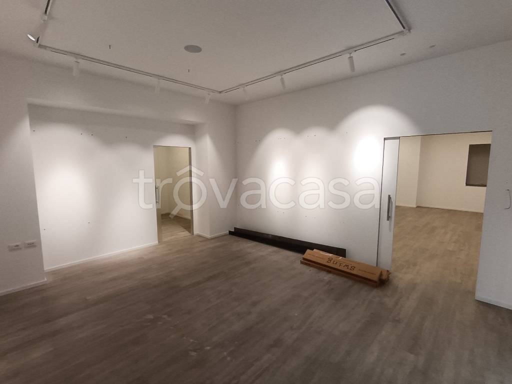 negozio in affitto a Macerata