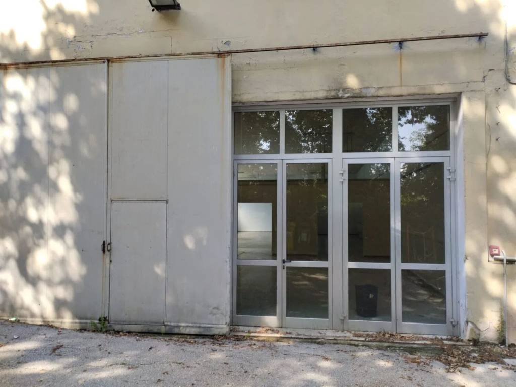 locale commerciale in affitto a Macerata