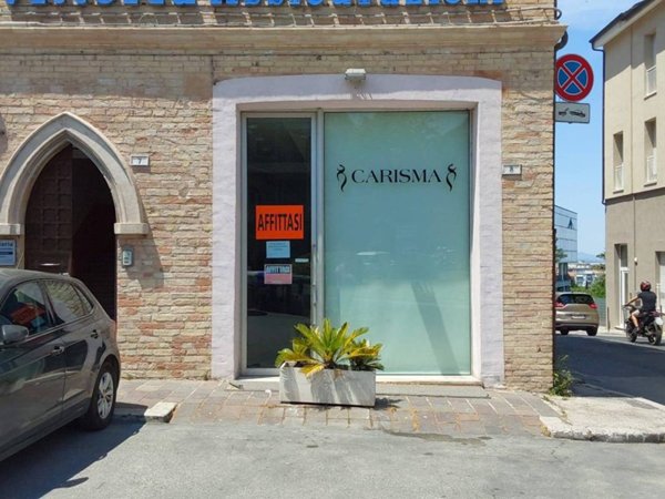 negozio in affitto a Macerata