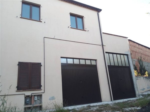 locale di sgombero in affitto a Matelica