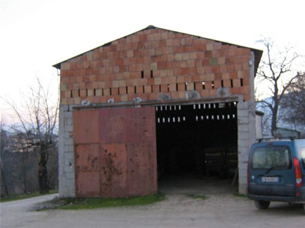 locale di sgombero in affitto a Matelica