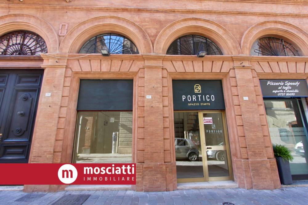 locale commerciale in affitto a Matelica
