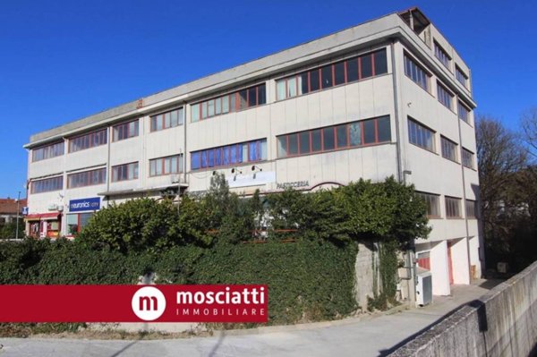 locale commerciale in affitto a Matelica