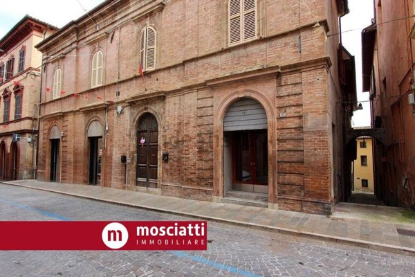 locale commerciale in affitto a Matelica