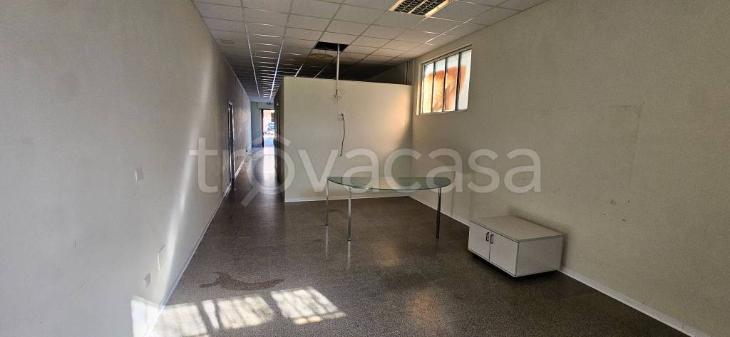 negozio in affitto a Montecosaro in zona Borgo Stazione