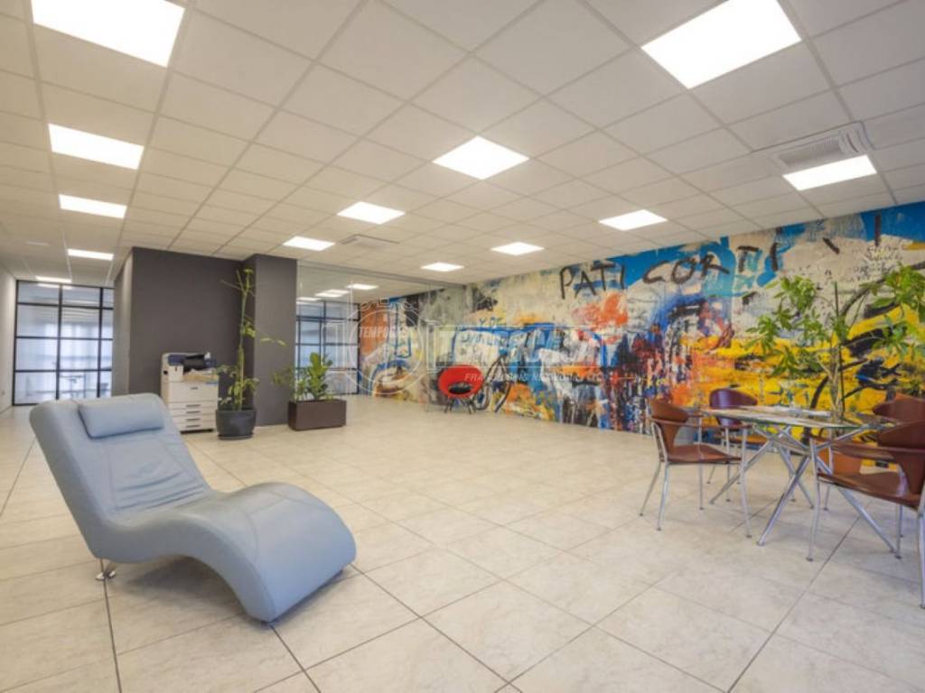 ufficio in affitto a Montecosaro in zona Borgo Stazione