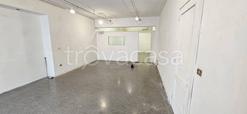 negozio in affitto a Montecosaro in zona Borgo Stazione