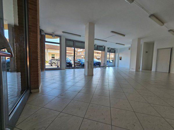 locale commerciale in affitto a Montecosaro