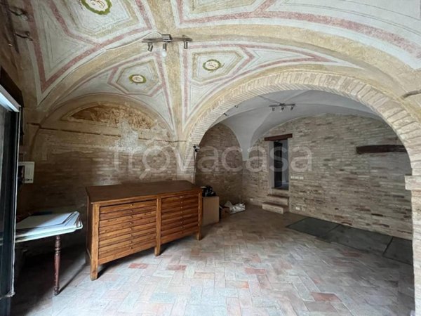 negozio in affitto a Montecosaro