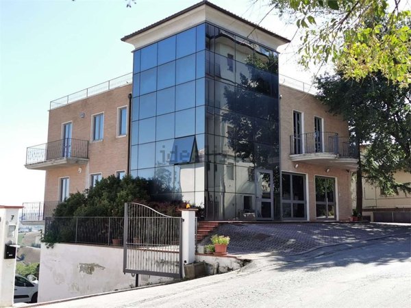 ufficio in affitto a Monte San Giusto