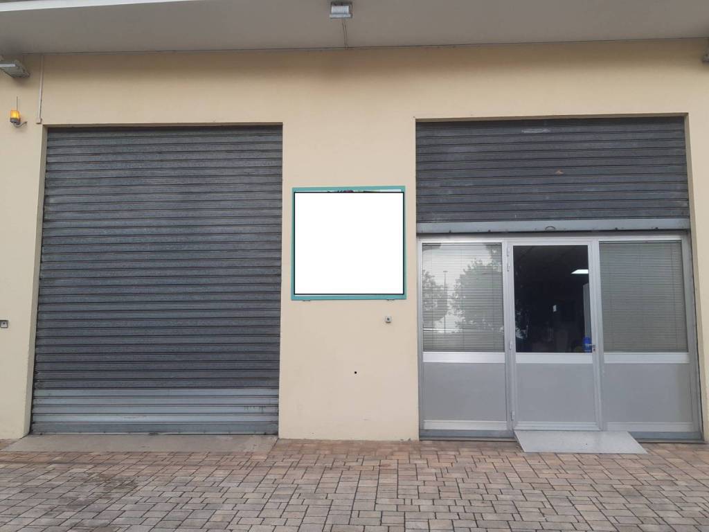 locale commerciale in affitto a Morrovalle in zona Trodica