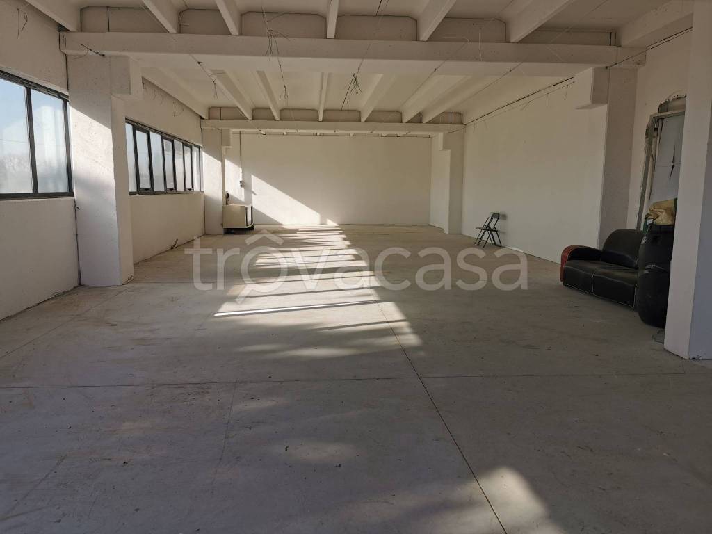 locale commerciale in affitto a Morrovalle in zona Trodica