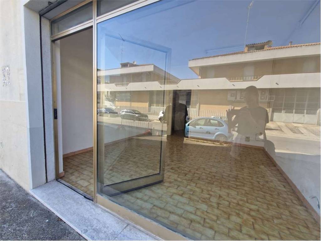 ufficio in affitto a Morrovalle in zona Trodica