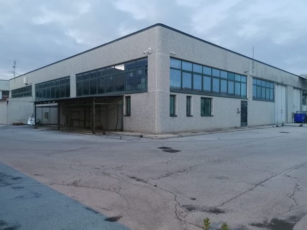 locale commerciale in affitto a Morrovalle