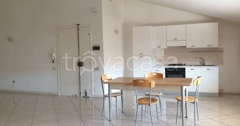 appartamento in affitto a Morrovalle in zona Trodica