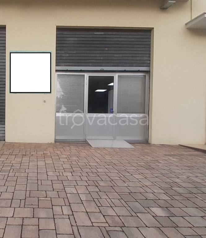 locale commerciale in affitto a Morrovalle in zona Trodica