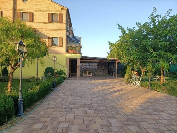 appartamento in affitto a Morrovalle in zona Trodica