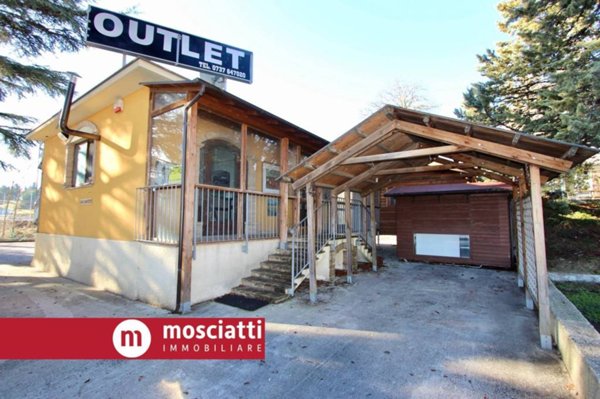 negozio in affitto a Muccia in zona Maddalena