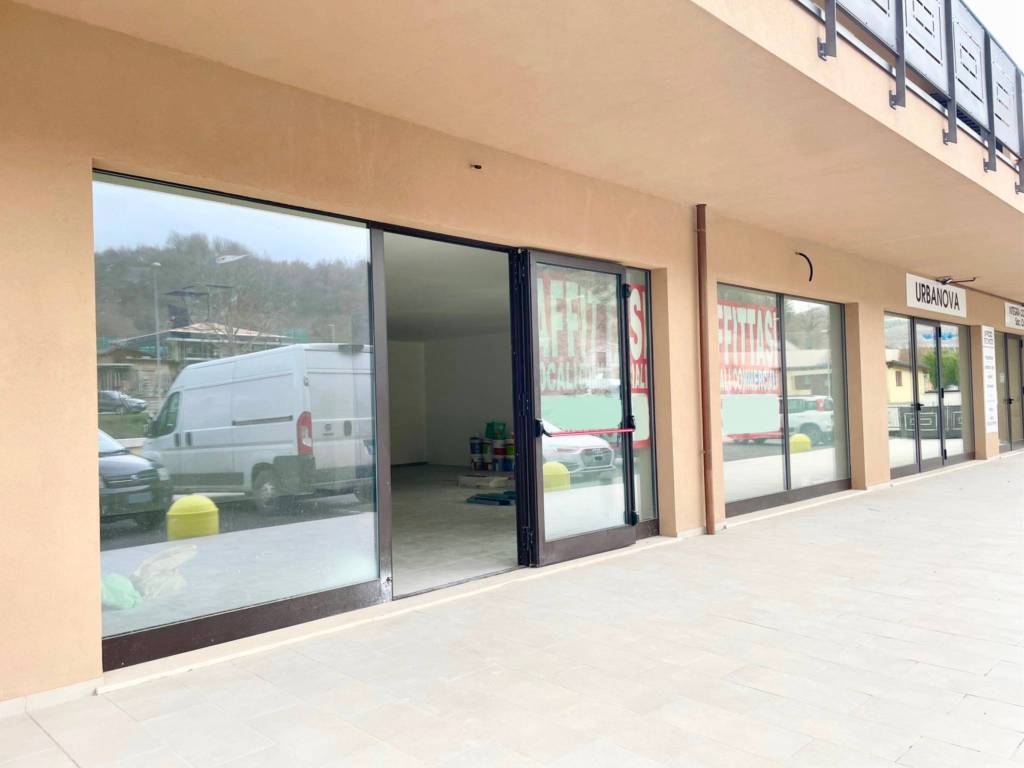 locale commerciale in affitto a Muccia in zona Maddalena