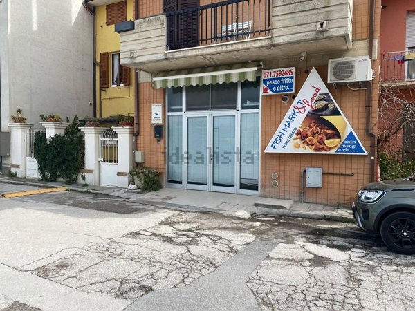locale commerciale in affitto a Porto Recanati