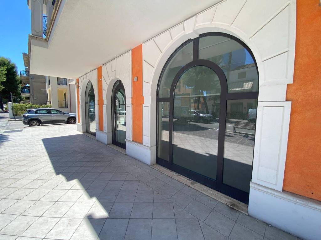 negozio in affitto a Porto Recanati