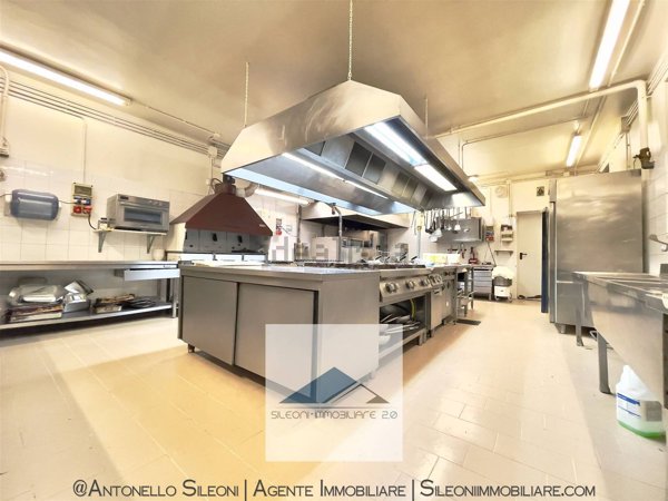 negozio in affitto a Potenza Picena