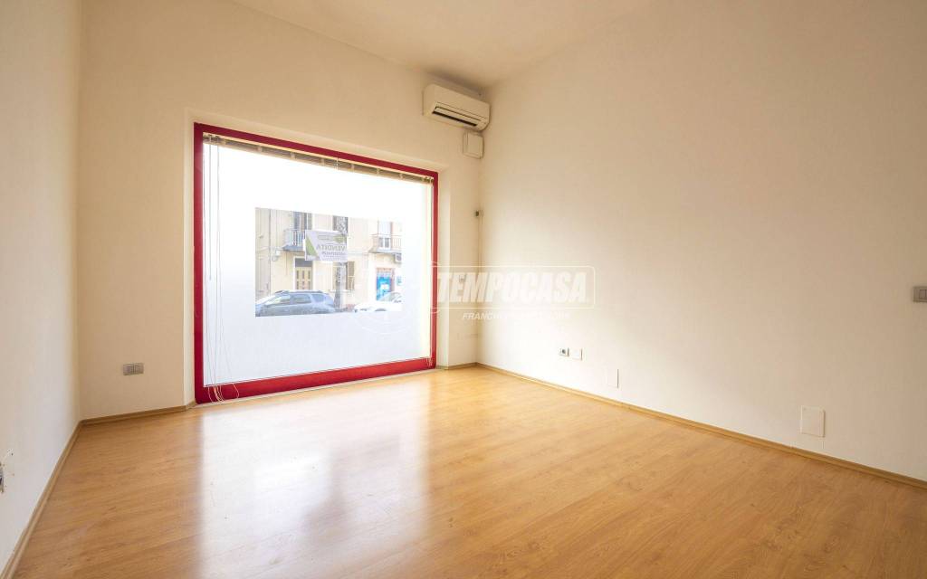 negozio in affitto a Potenza Picena in zona Porto Potenza Picena