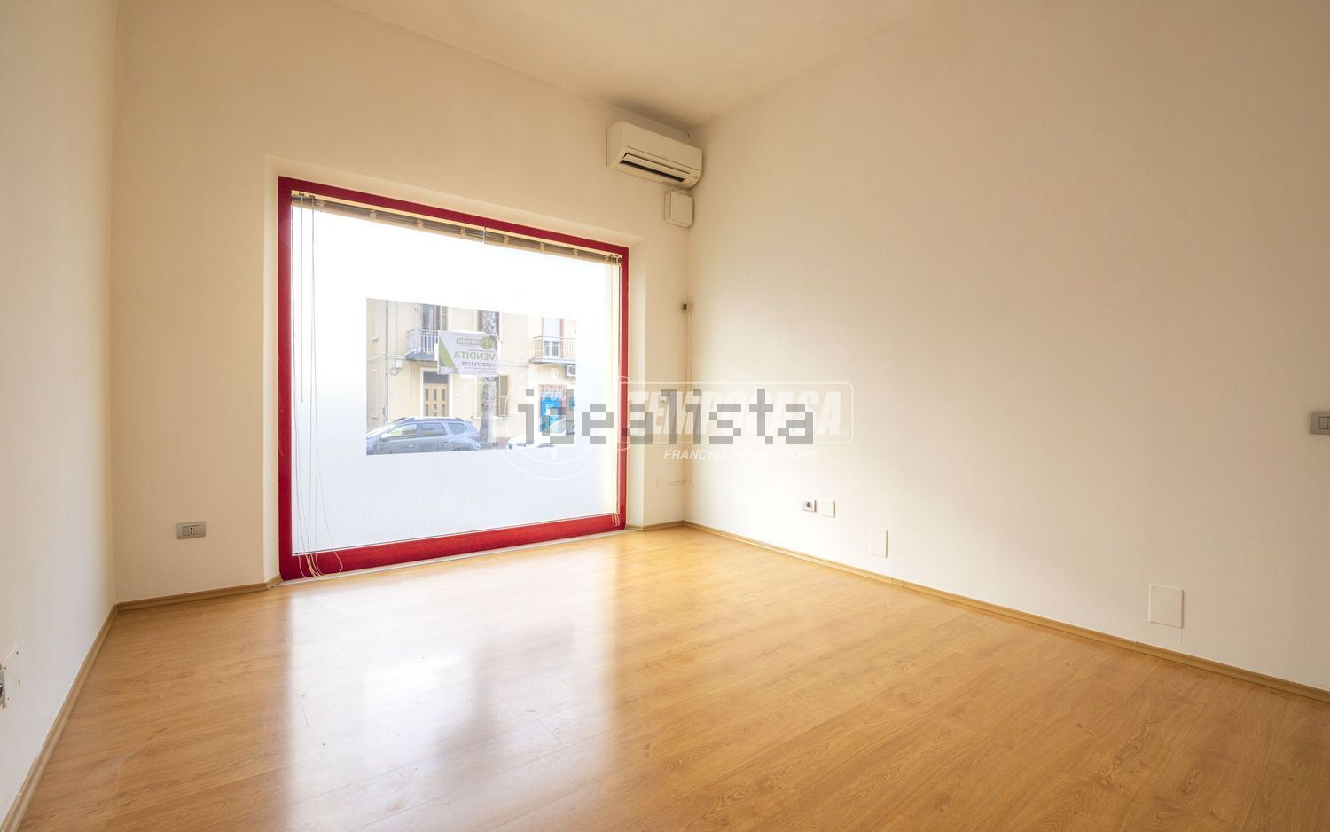 locale commerciale in affitto a Potenza Picena in zona Porto Potenza Picena