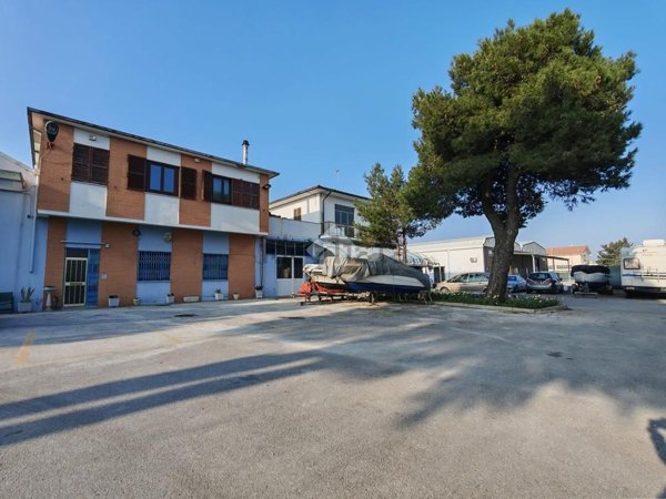 capannone in affitto a Potenza Picena