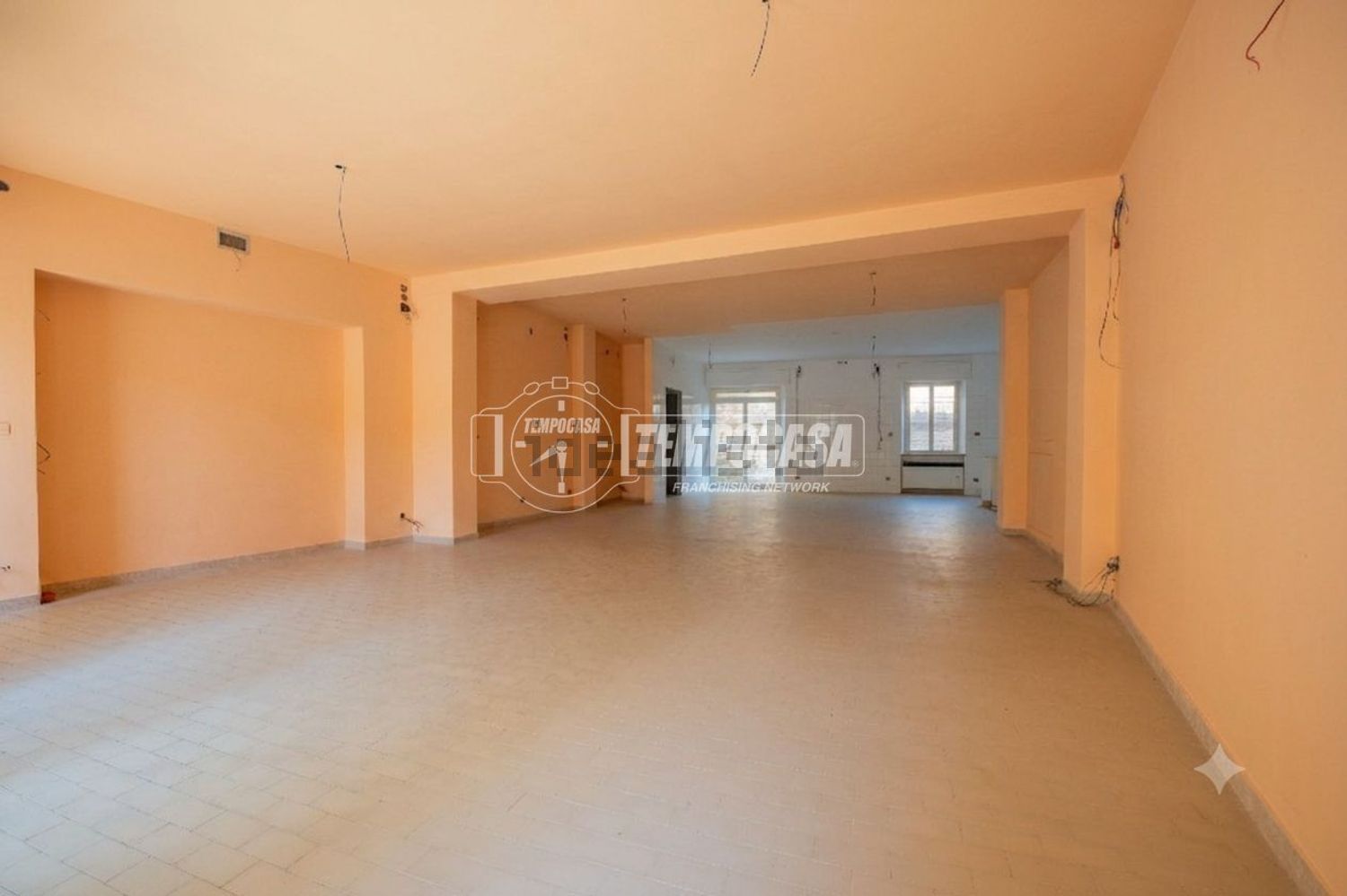 locale commerciale in affitto a Potenza Picena