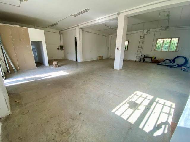 locale commerciale in affitto a Recanati