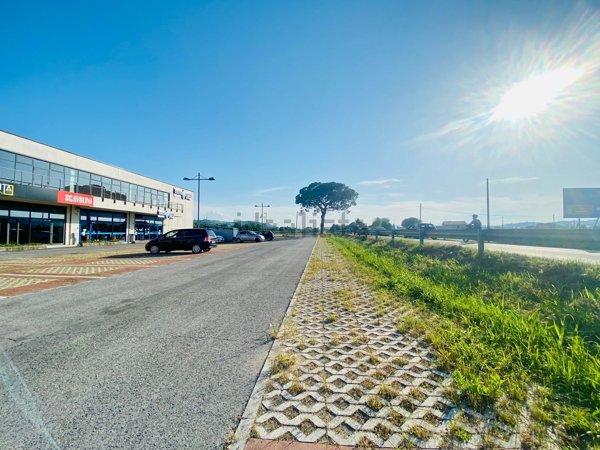 negozio in affitto a Recanati