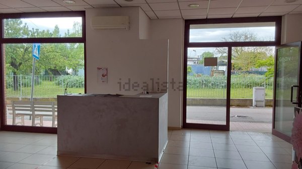 locale commerciale in affitto a Recanati