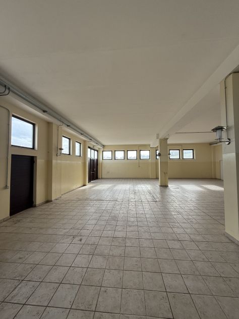 locale commerciale in affitto a Recanati
