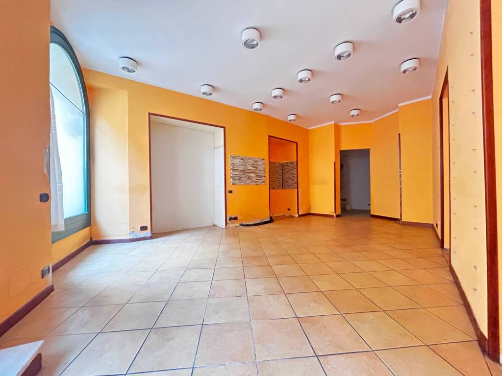 negozio in affitto a Recanati