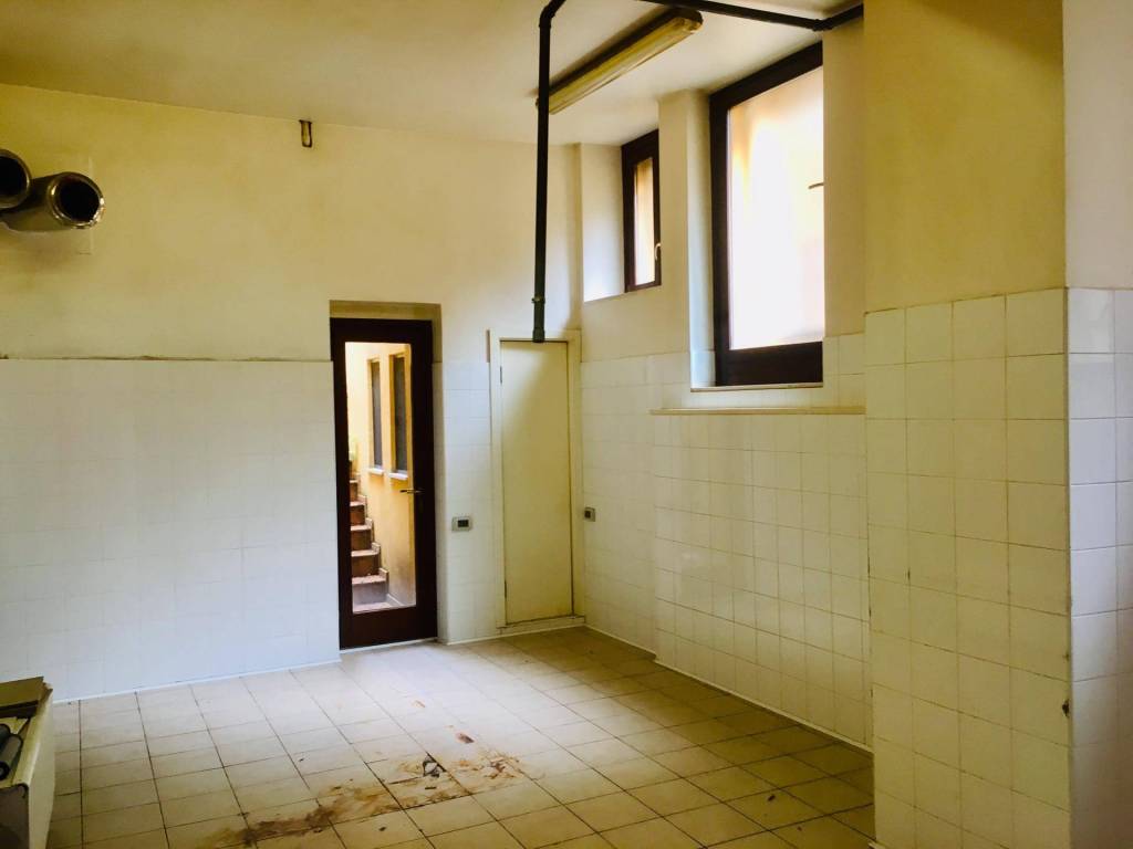 negozio in affitto a Recanati
