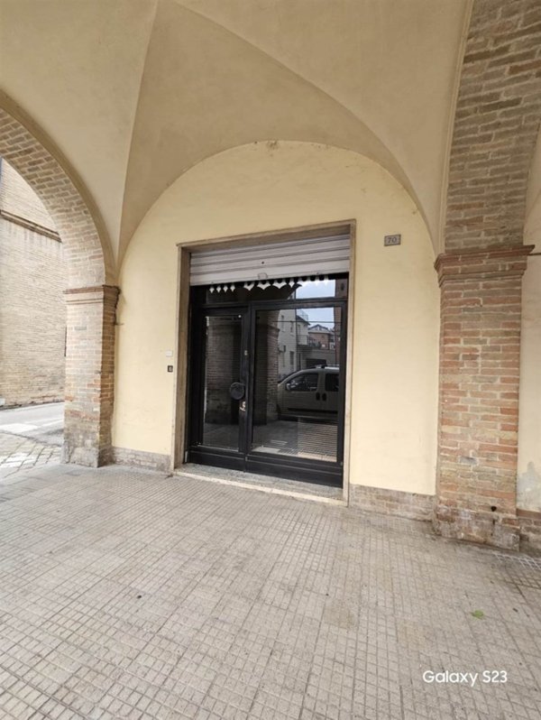 negozio in affitto a San Severino Marche