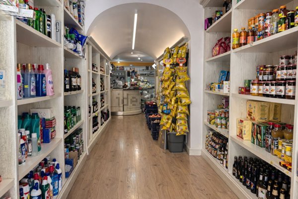 locale commerciale in affitto a San Severino Marche