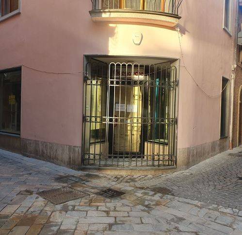 negozio in affitto a Tolentino in zona Pace