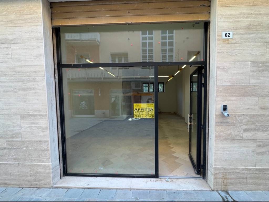 negozio in affitto a Tolentino in zona Pace
