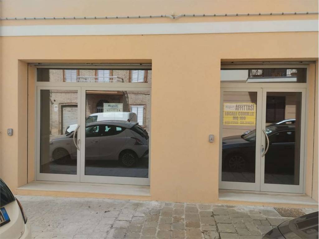 negozio in affitto a Tolentino