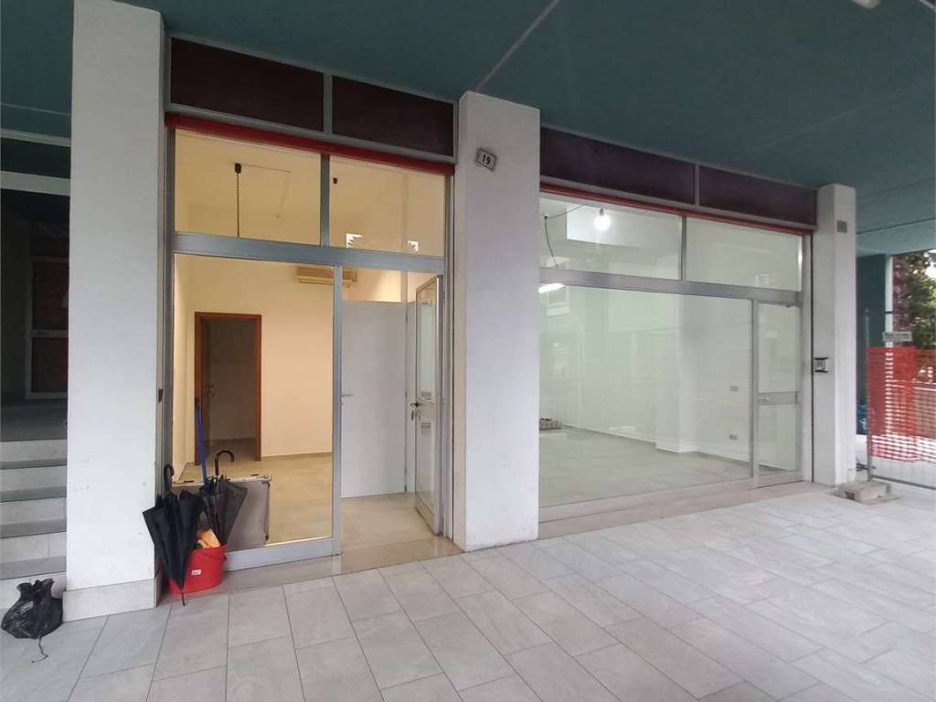 negozio in affitto a Tolentino