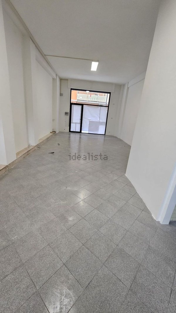 locale commerciale in affitto a Tolentino