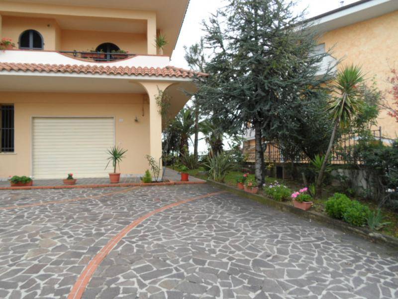 negozio in affitto ad Acquaviva Picena