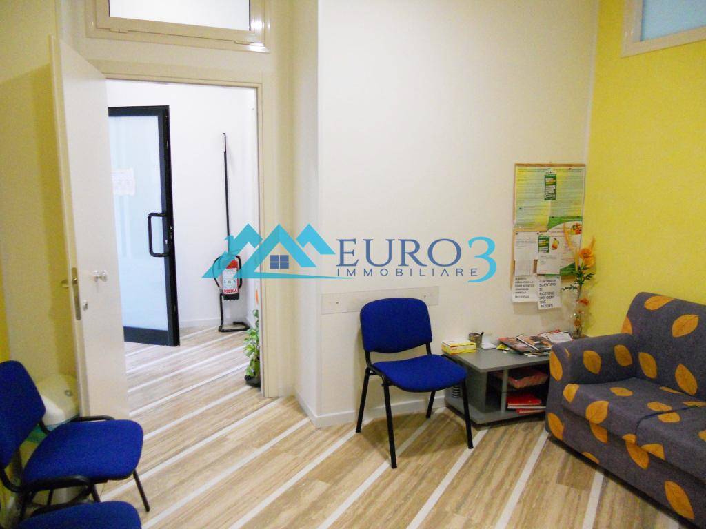 locale commerciale in affitto ad Ascoli Piceno in zona Brecciarolo