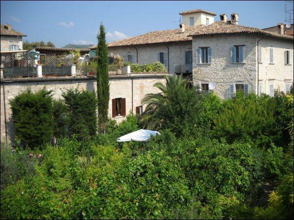 casa indipendente in affitto ad Ascoli Piceno in zona Centro Storico